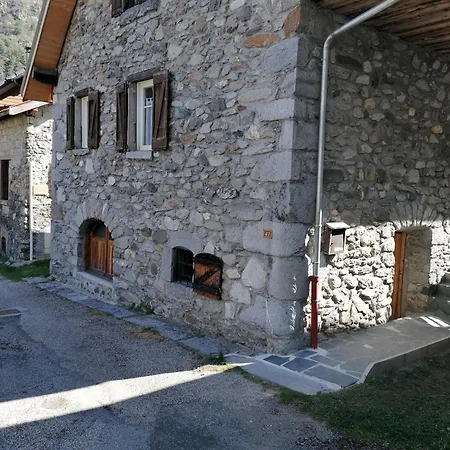 Maison De Pierre Et De Bois Entraigues (Isere)