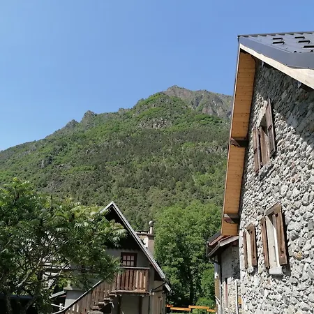 Maison De Pierre Et De Bois Bed & Breakfast